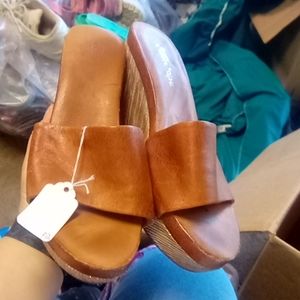 Women's wedge shoes